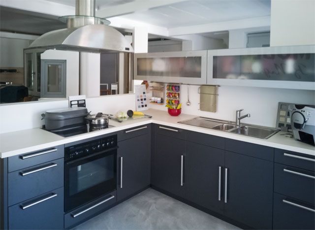 Blick in die Küchenausstellung Nigrin GmbH